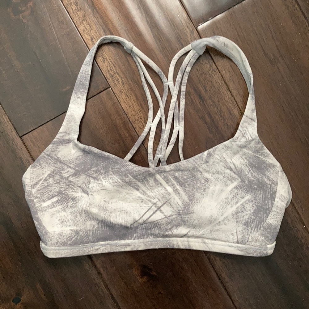 Lulu lemon sports bra size 4